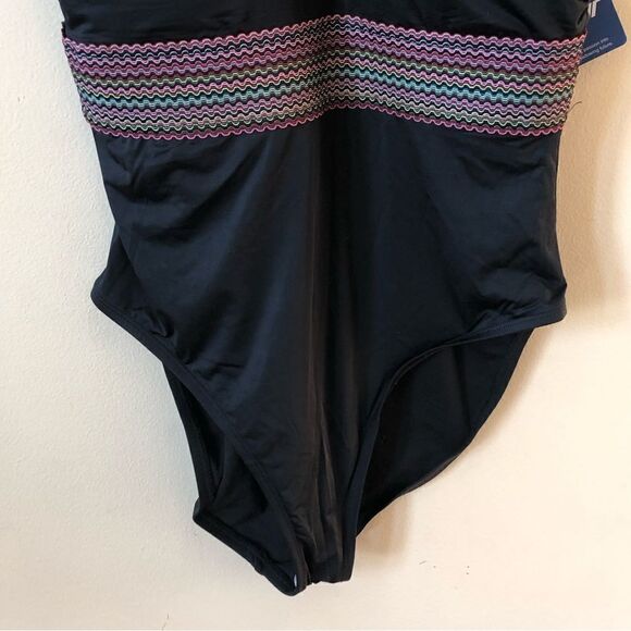 Hilor Swimsuit   - Picture 4 of 7